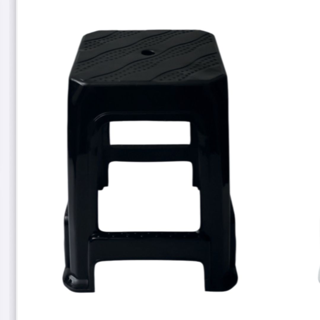 banqueta-plastica-4-patas-negra-reforzada-0